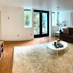  Apartment Charming Private Kitsilano Canada
